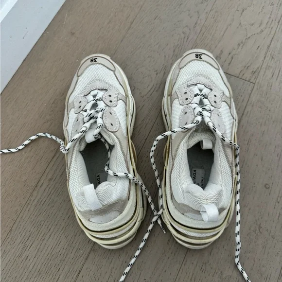 Garnet Furniture Balenciaga Triple S Cleaning Garnet Furniture